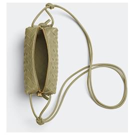 Bottega Veneta-Mini sac à bandoulière pour appareil photo-Beige