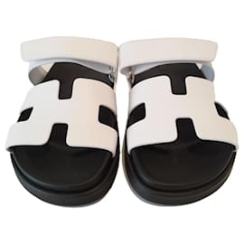 Hermès-Hermes Chypre sandals in white leather-White