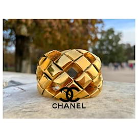 Chanel-Bracelet manchette Chanel plaqué or-Doré