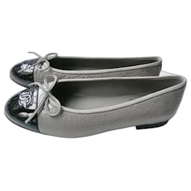 Chanel Classic Lace & Patent Leather Ballerinas 38.5 Grey Black