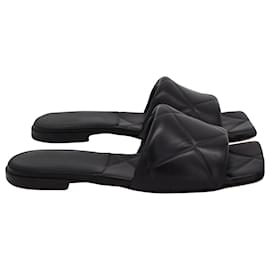 Bottega Veneta-Bottega Veneta Quilted Flat Sandals in Black Leather-Black
