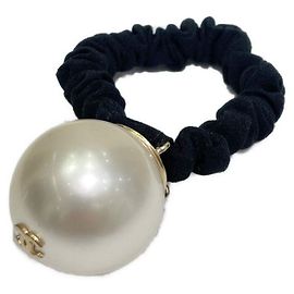 ***CHANEL Pearl Coco Mark Scrunchie Schwarz Weiß
