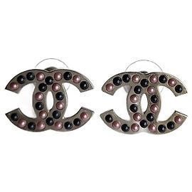 Brincos Chanel CC com pérolas rosa e marinho Hardware prateado