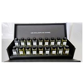 Chanel Os exclusivos. Caixa completa de 18 miniaturas. Branco
