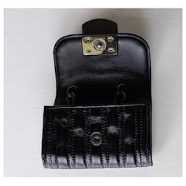 Longchamp-Portacarte con catena nera. Modello “Brioche”.-Nero