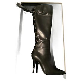 Yves Saint Laurent Black leather boots Y ves-Saint-Laurent Black