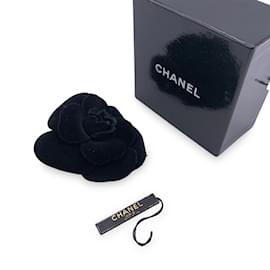 Chanel-Broche de pin de flor de camelia de terciopelo negro vintage-Negro
