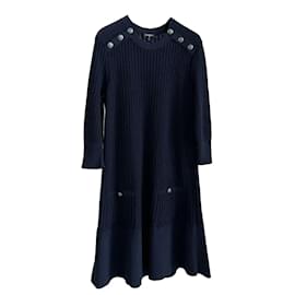 Chanel-Neues Paris / Kleid mit Hamburger CC-Knöpfen-Marineblau