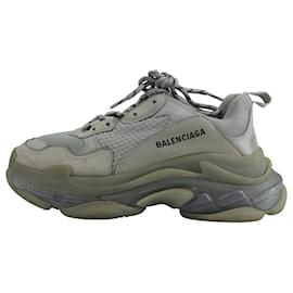 Balenciaga-Balenciaga Clear Sole Triple S Sneakers in Grey Polyester-Grey
