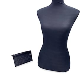Louis Vuitton-Louis Vuitton Clutch Bag Discovery-Grey