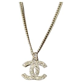 Chanel-SELTENE Chanel CC F12Klassische, zeitlose Halskette mit V-Logo in der Schachtel mit Kristallen, Quittung-Silber