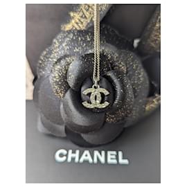 Chanel-RARE Chanel CCF12Reçu de boîte de collier en cristal intemporel classique avec logo V-Argenté