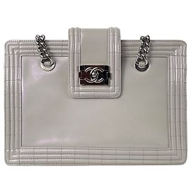 Chanel Grey Iridescent Patent Boy Reverso Einkaufstasche Grau