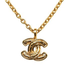 Chanel Colar acolchoado com pingente de logotipo CC Dourado