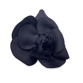 Chanel-Vintage Brosche mit schwarzen Blumen aus Seide, Kamelie-Schwarz