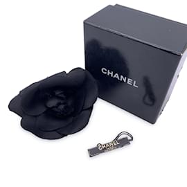 Chanel-Vintage Brosche mit schwarzen Blumen aus Seide, Kamelie-Schwarz
