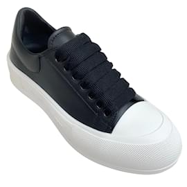 Alexander Mcqueen-Alexander McQueen Black Leather Low Top Deck Sneakers-Black