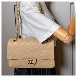 Chanel-Borsa classica con patta e catena foderata in pelle beige media-Beige