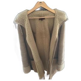 Yeezy Abrigos, Ropa de calle Beige