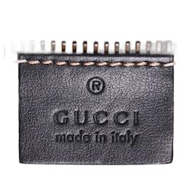 Gucci-Gucci GG Marmont Mini Umhängetasche aus schwarzem Leder-Schwarz