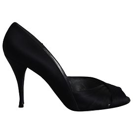 Décolleté con punta aperta Stuart Weitzman in raso nero Nero