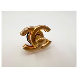 Chanel-CHANEL large CC turnlock buckle in antique gold color-Golden