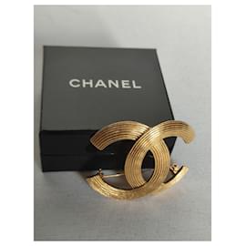 Chanel-Alfileres y broches-Dorado