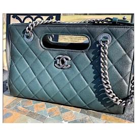 Chanel-Chanel Dark Green Ombré Quilted Goatskin Leather Perfect Edge Medium/Large Handle Shopping Tote.-Dark green