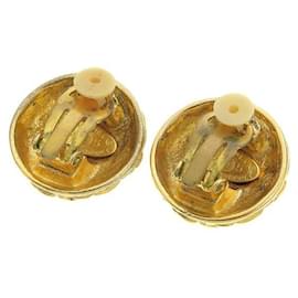 Chanel-CC Quilted Clip On Earrings  in Good Condition-Golden