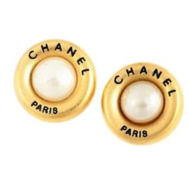Chanel-Boucles d'oreilles à clip avec logo en fausses perles-Doré