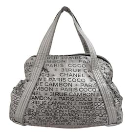 Chanel-Sac cabas en toile de sac de bowling illimité en nylon imprimé Chanel en bon état-Argenté