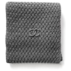 Chanel-Étole écharpe en cachemire gris épais avec logo CC Archival Chanel-Gris