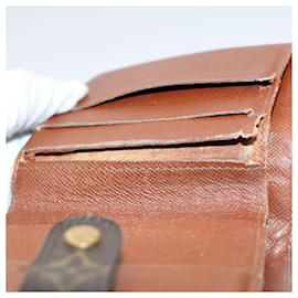 Louis Vuitton-LOUIS VUITTON Monogram Compact zip Wallet M61667 LV Auth 54062-Monogram