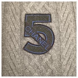 Chanel-Chanel 2009 Gray Cashmere Cable Knit No 5 Scarf-Grey