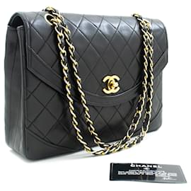 Chanel-Bolsa de ombro com corrente meia lua CHANEL tiracolo preto acolchoado-Preto