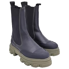 Ganni-Bottines Chelsea mi-hautes Ganni en cuir noir-Noir