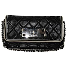 Chanel-Chanel East-West Chain Strap Flap Bag in Black Leather-Black