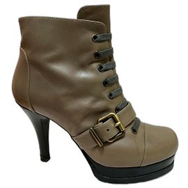 Fendi Leather ankle boots with side zip Brown