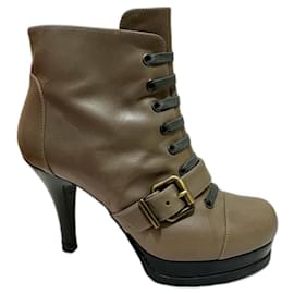 Fendi-Leather ankle boots with side zip-Brown
