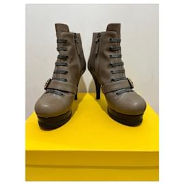 Fendi-Leather ankle boots with side zip-Brown
