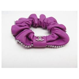 Chanel-NEUF ACCESSOIRE DE CHEVEUX CHANEL LOGO CC CHOUCHOU  STRASS HAIR ACCESSORY-Fuschia