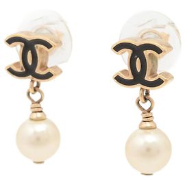 Chanel Orecchini a goccia con perle CC placcate in oro D'oro