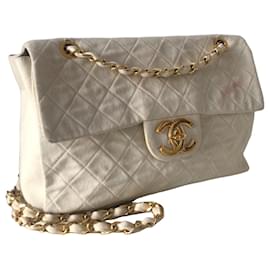 Chanel-Chanel Timeless Maxi Jumbo bag in quilted ecru canvas-Eggshell