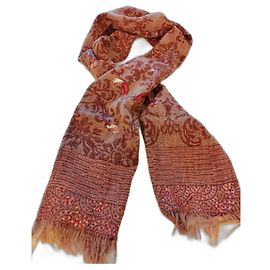 Sciarpa Antik Batik in lana rosso scuro con paillettes e perline Bordò