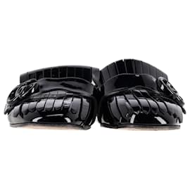 Gucci-Gucci GG Marmont Fringe Mule Flats aus schwarzem Lackleder-Schwarz