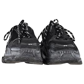 Balenciaga-Balenciaga Distressed Triple S Sneakers aus schwarzem Polyester-Schwarz