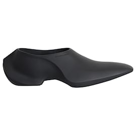 Balenciaga-Balenciaga Space Shoes in Black Rubber-Black