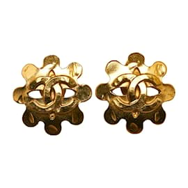 Chanel-CC Flower Clip On Earrings-Golden