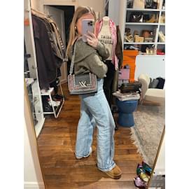 Louis Vuitton-LOUIS VUITTON  Handbags T.  leather-Black