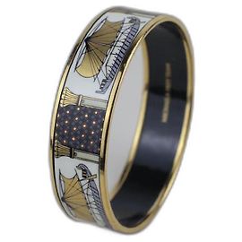 Pulseira atemporal e elegante da casa de Michaela Frey Team Dourado